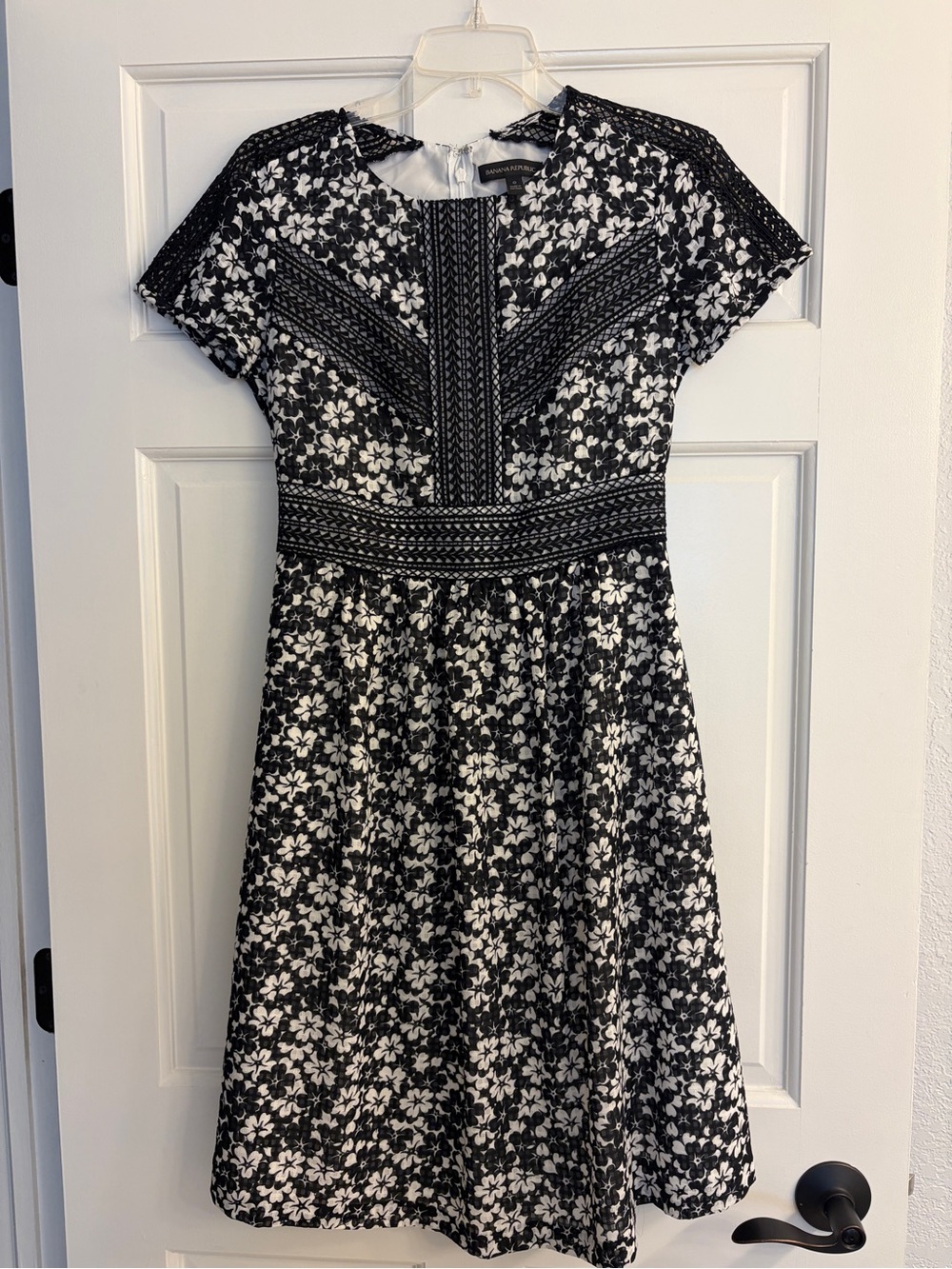 Banana Republic Black & White Floral Lace-Insert Dress, Size 0